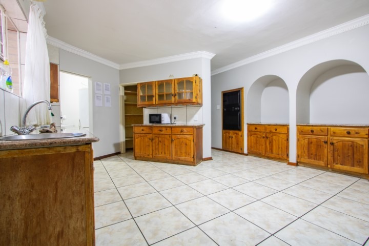 To Let 13 Bedroom Property for Rent in Die Bult North West